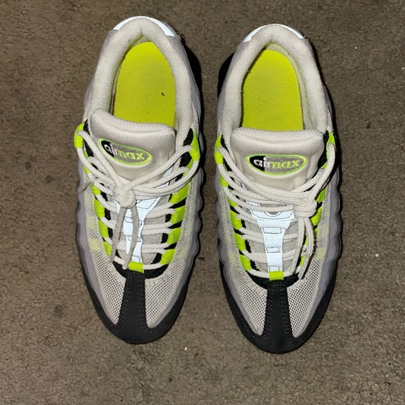 Air maxes Nike shoes - Picture 8 of 8